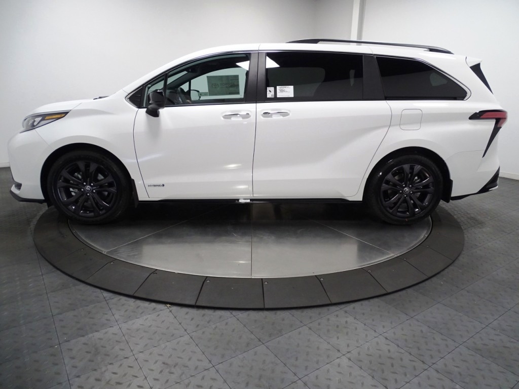 2024 Toyota Sienna XSE 4