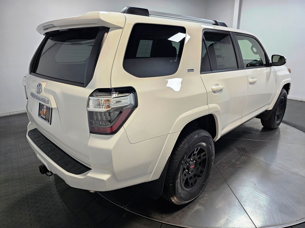 2024 Toyota 4Runner SR5 Premium 8