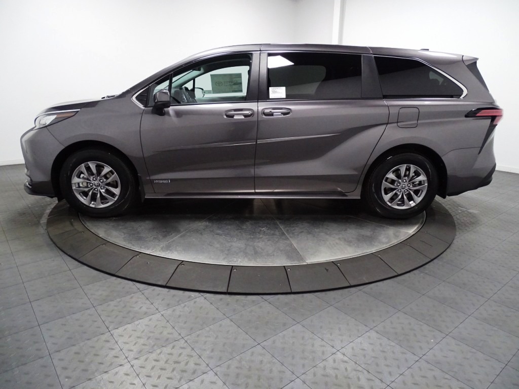 2024 Toyota Sienna LE 5