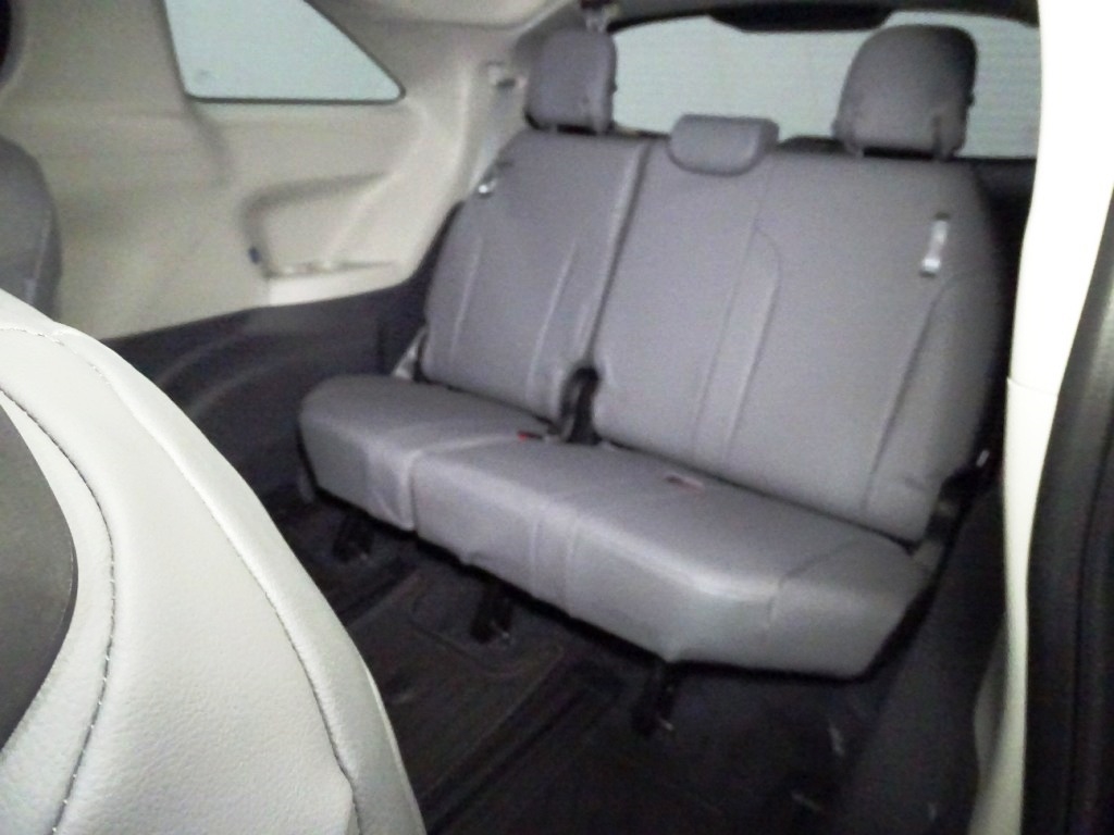 2024 Toyota Sienna XLE 23