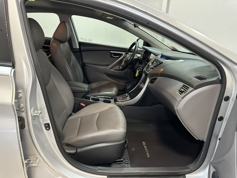 2013 Hyundai ELANTRA  33