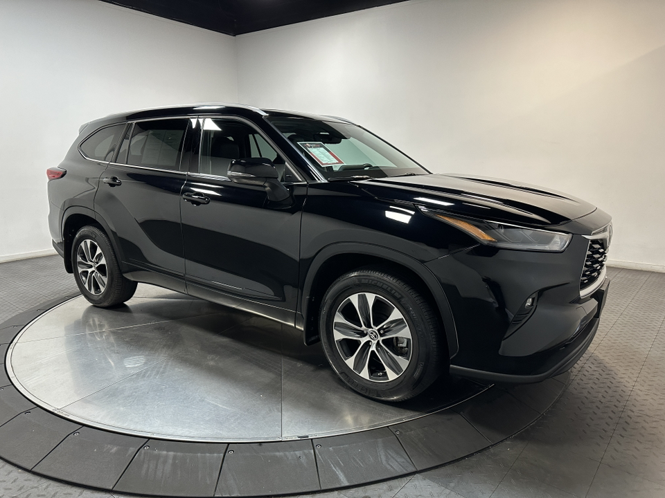 2022 Toyota Highlander XLE 1