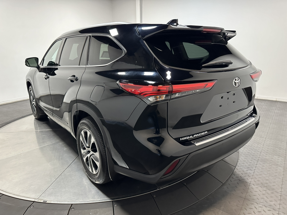 2022 Toyota Highlander XLE 9