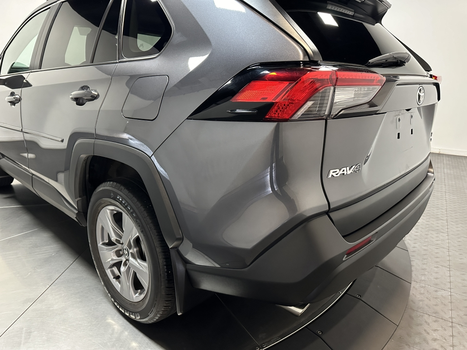 2022 Toyota RAV4 XLE 10