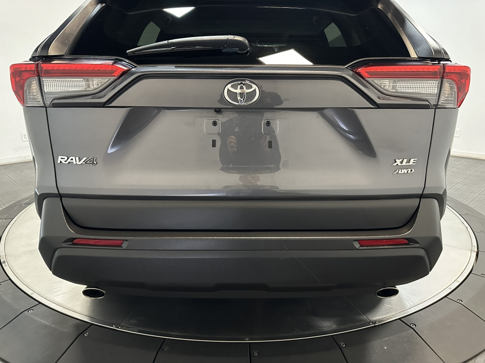 2022 Toyota RAV4 XLE 12