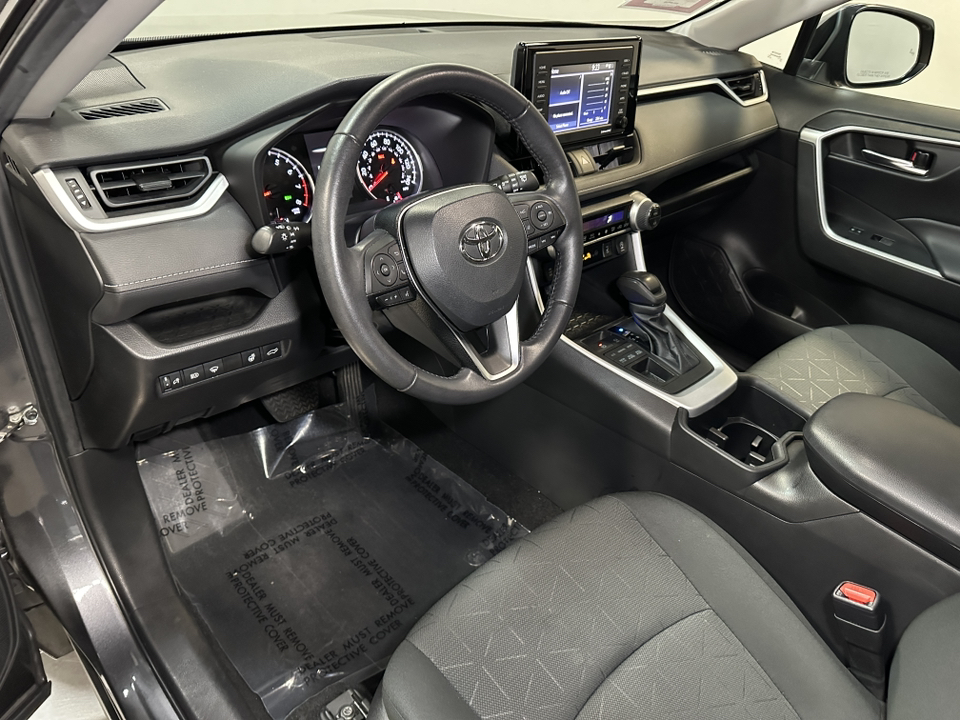 2022 Toyota RAV4 XLE 24