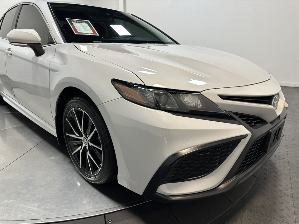 2022 Toyota Camry SE 3