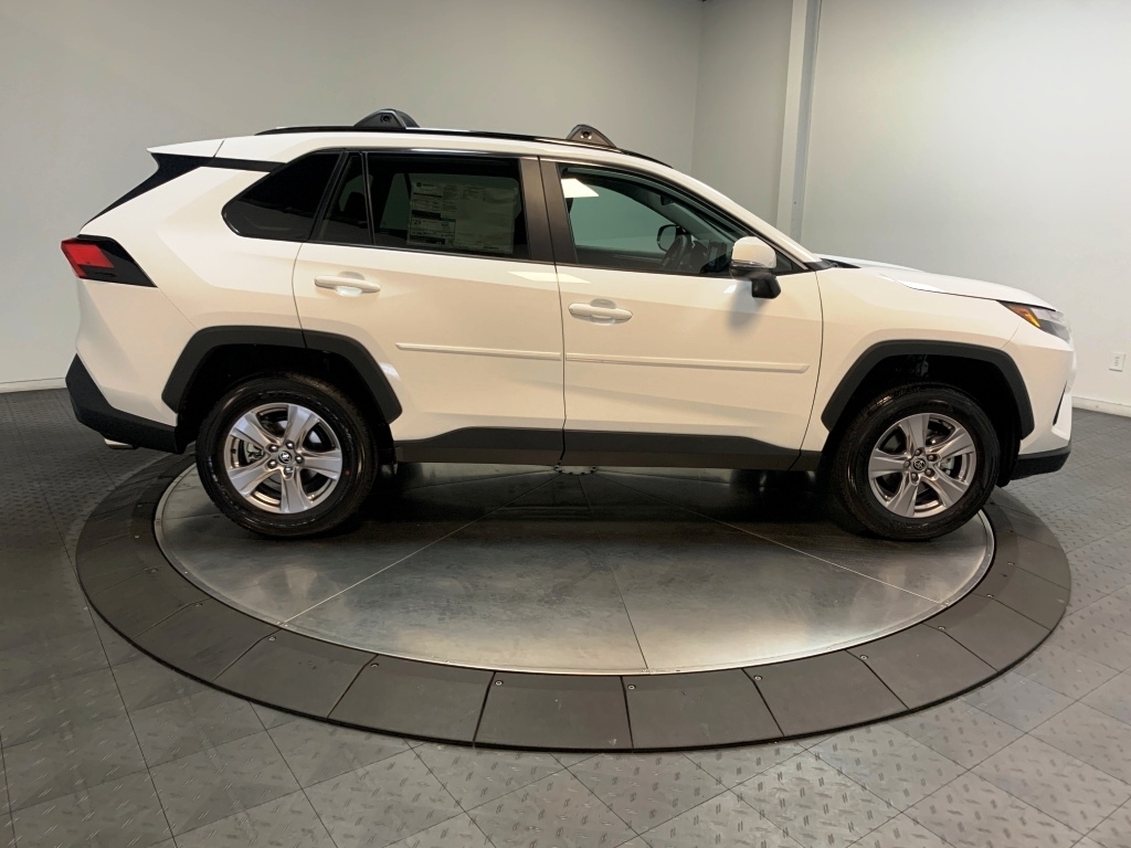 2024 Toyota RAV4 XLE 9