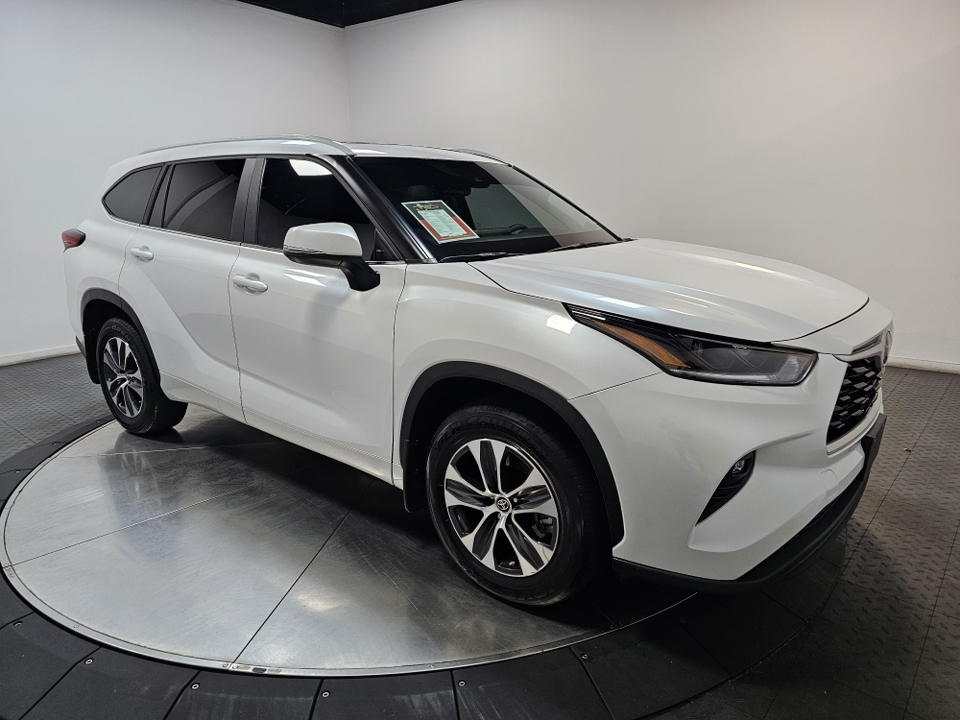 2023 Toyota Highlander XLE 1