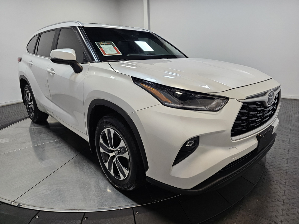 2023 Toyota Highlander XLE 2