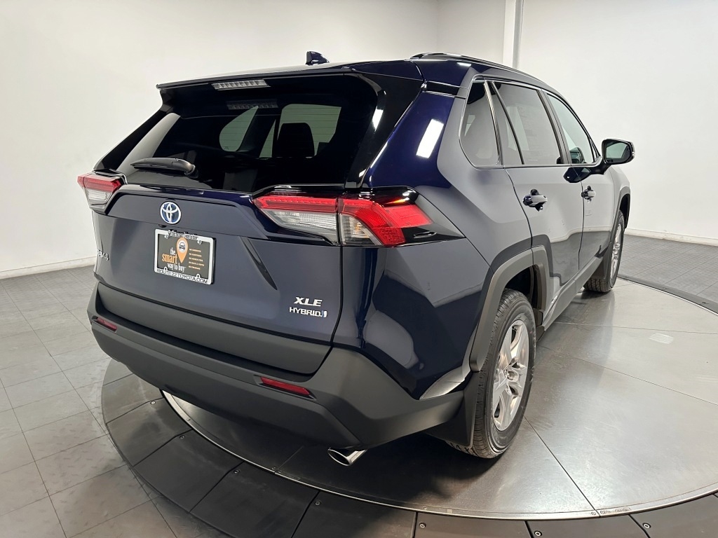 2024 Toyota RAV4 Hybrid XLE 8