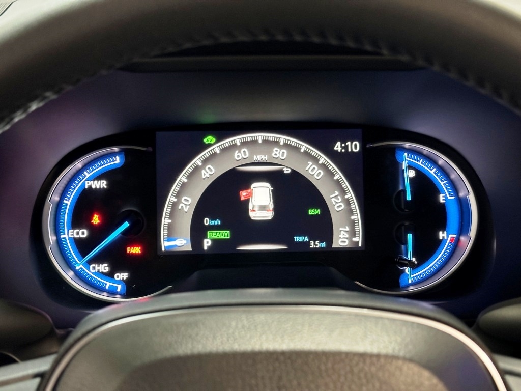 2024 Toyota RAV4 Hybrid XLE 18