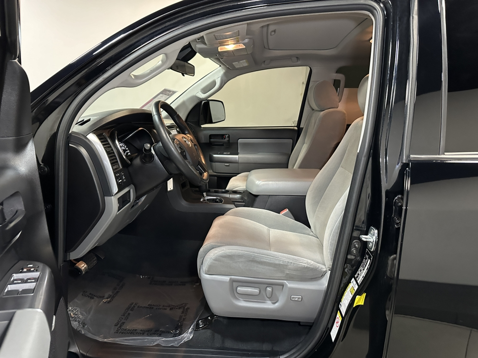 2019 Toyota Sequoia SR5 22