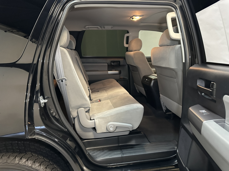 2019 Toyota Sequoia SR5 36