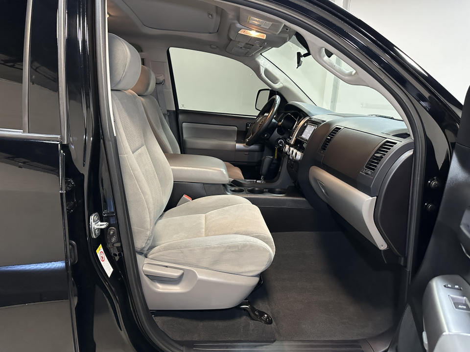 2019 Toyota Sequoia SR5 39