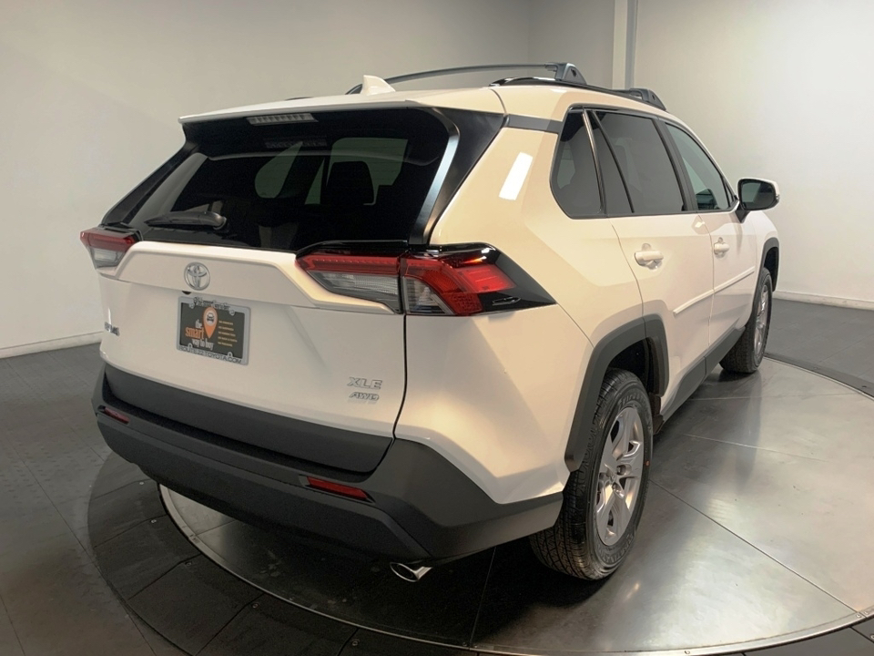 2024 Toyota RAV4 XLE 8