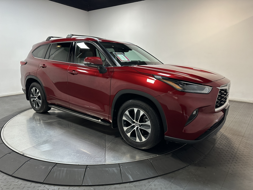 2022 Toyota Highlander XLE 1