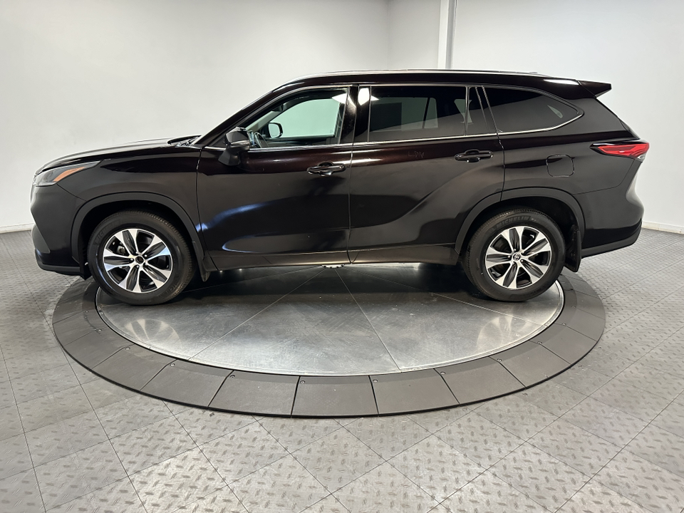 2021 Toyota Highlander XLE 8