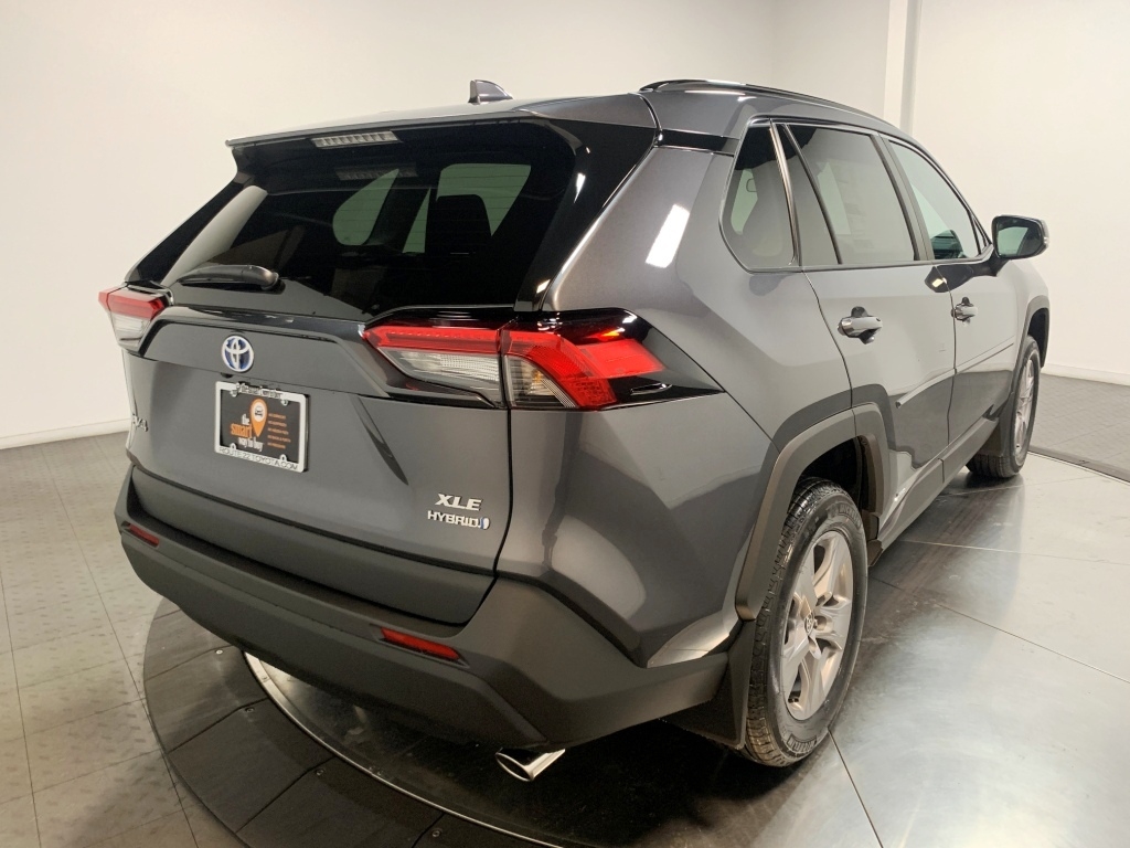 2024 Toyota RAV4 Hybrid XLE 8