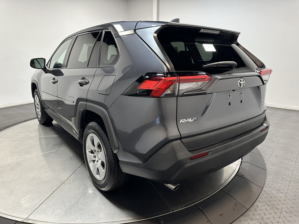 2022 Toyota RAV4 LE 9