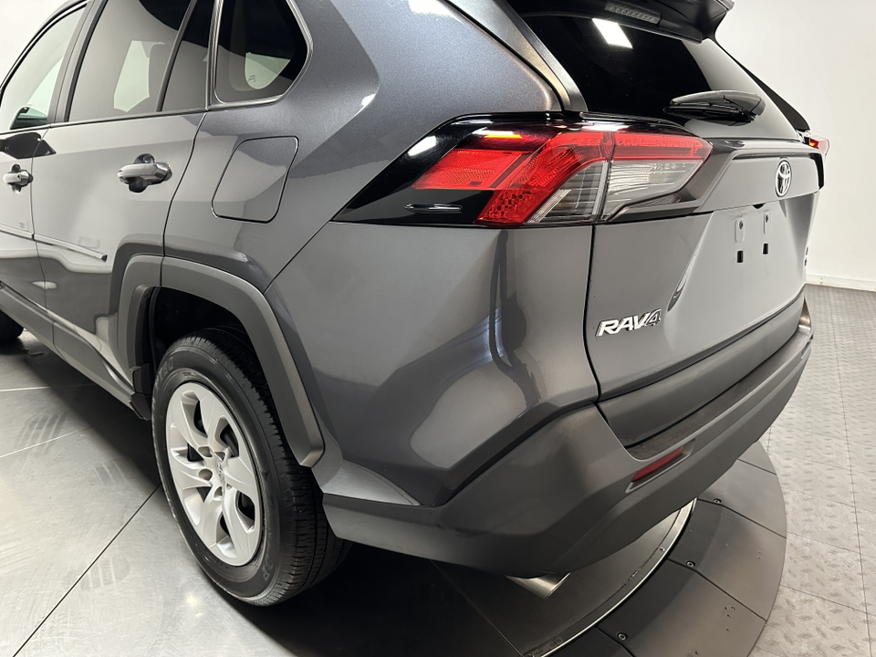 2022 Toyota RAV4 LE 10