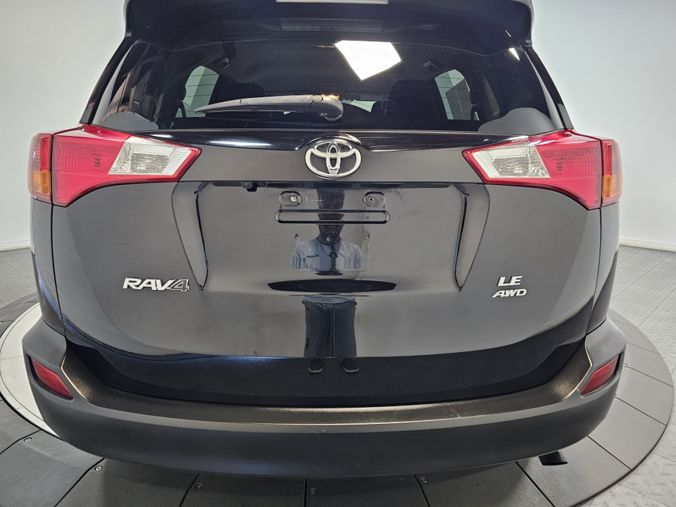 2015 Toyota RAV4 LE 12