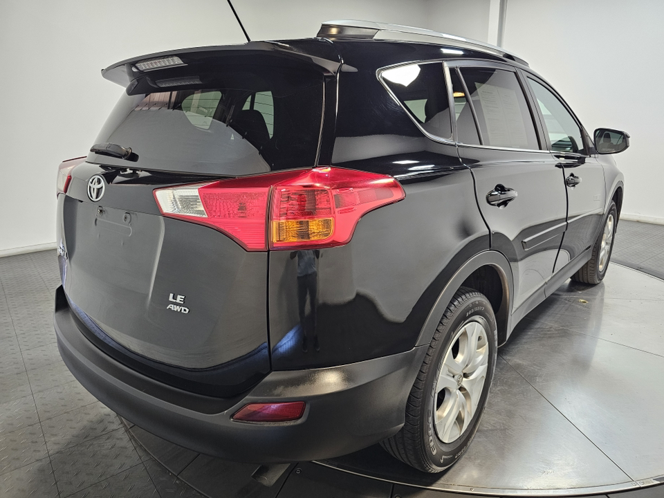 2015 Toyota RAV4 LE 13