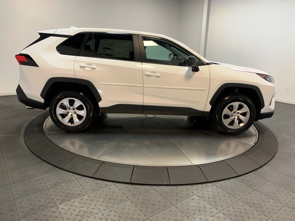 2024 Toyota RAV4 LE 9