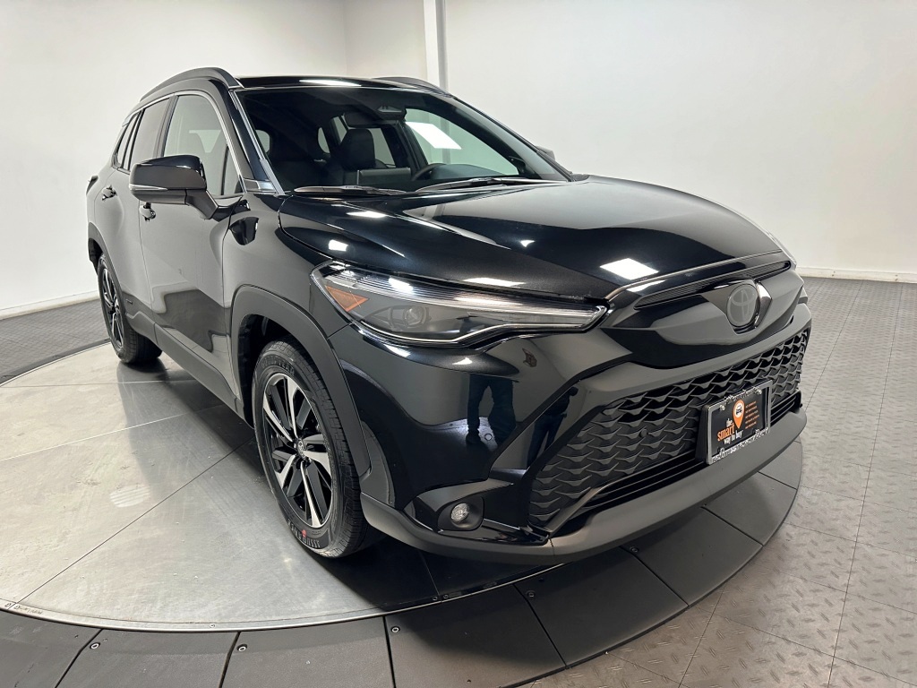 2024 Toyota Corolla Cross Hybrid XSE 2