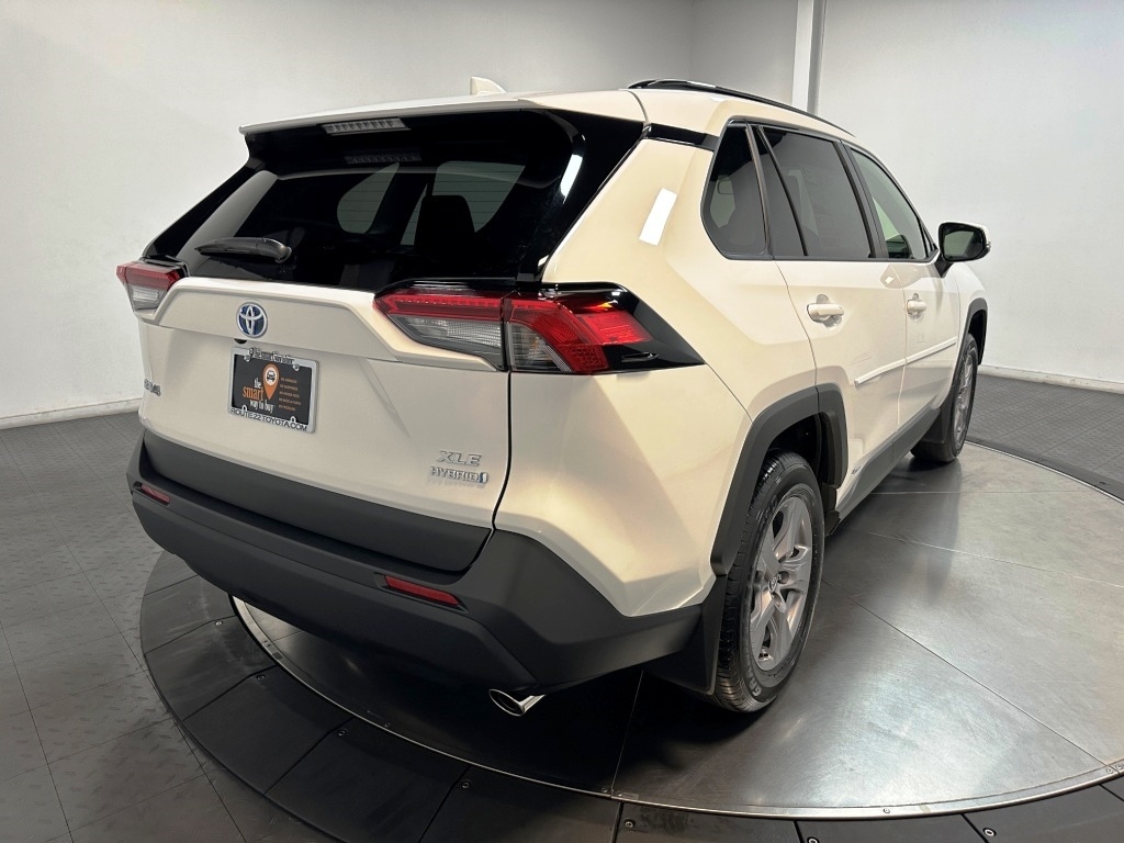 2024 Toyota RAV4 Hybrid XLE 8