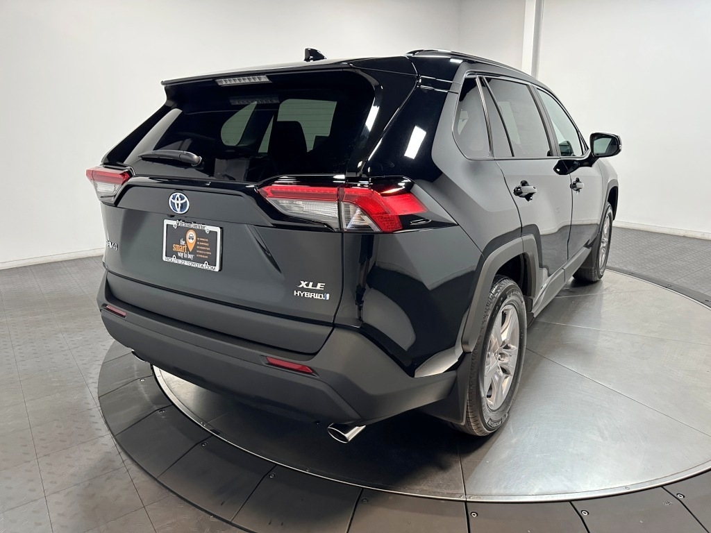 2024 Toyota RAV4 Hybrid XLE 8