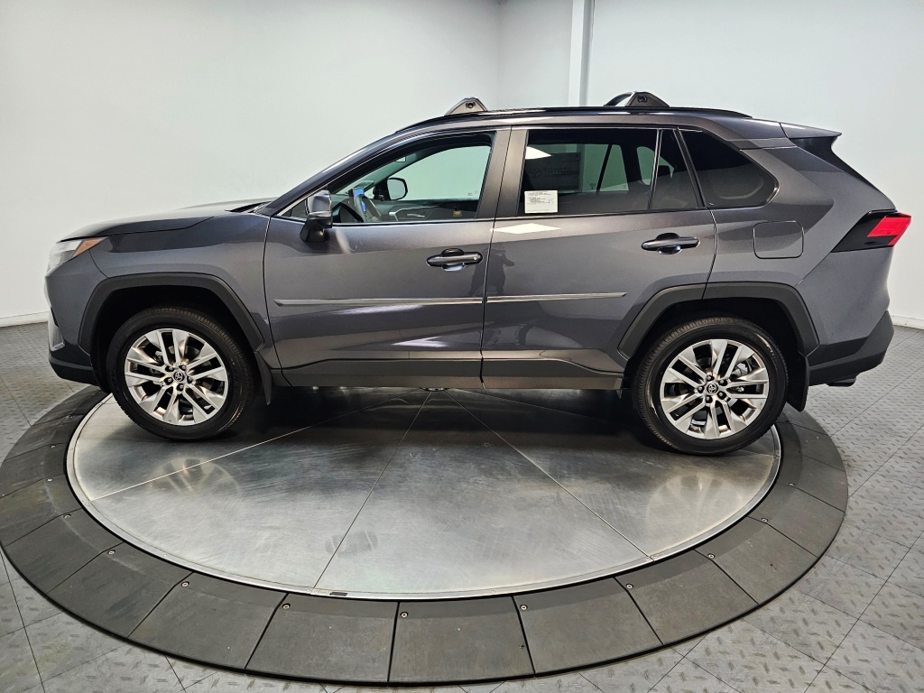 2024 Toyota RAV4 XLE Premium 5