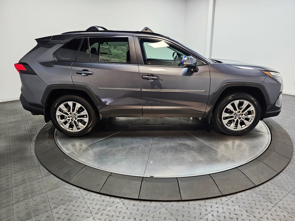 2024 Toyota RAV4 XLE Premium 9