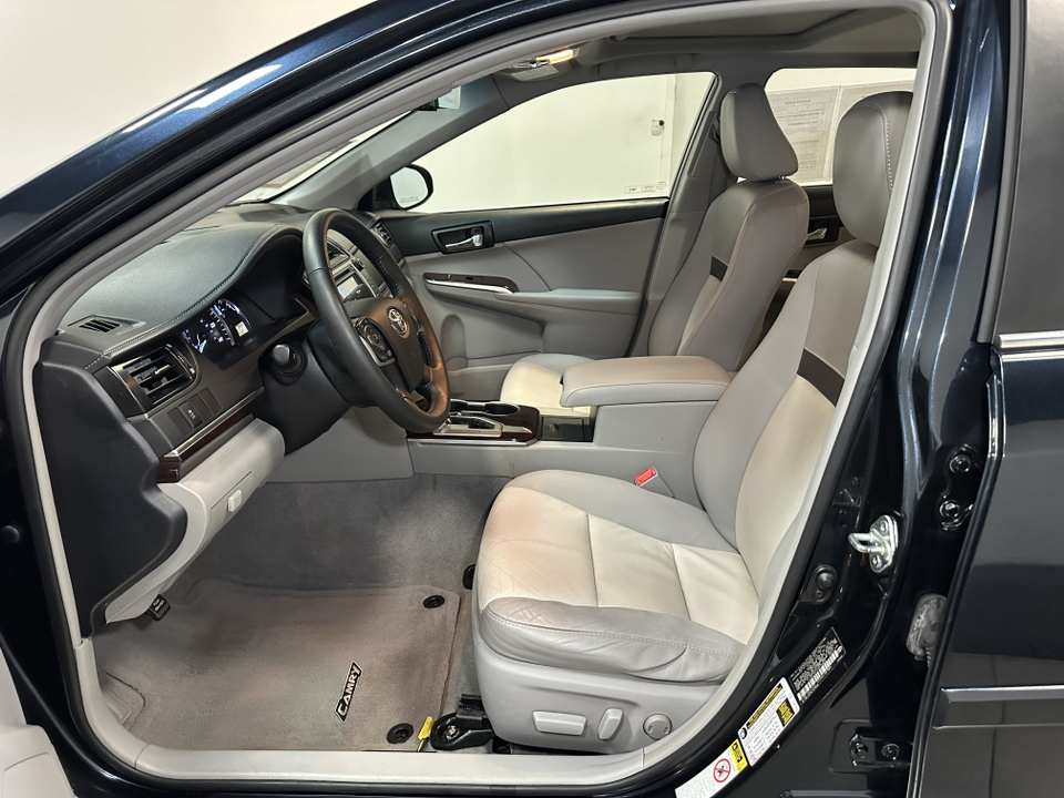 2012 Toyota Camry XLE 22