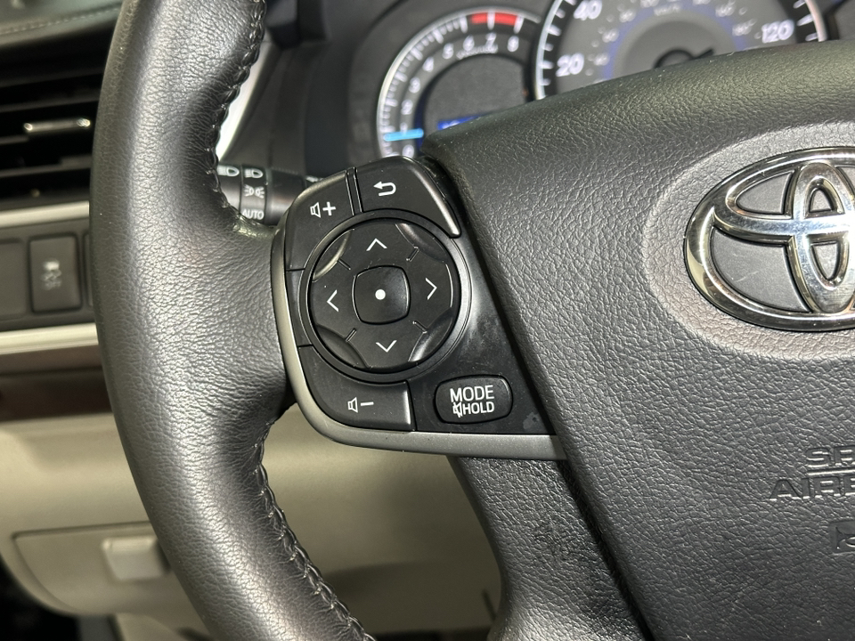 2012 Toyota Camry XLE 25