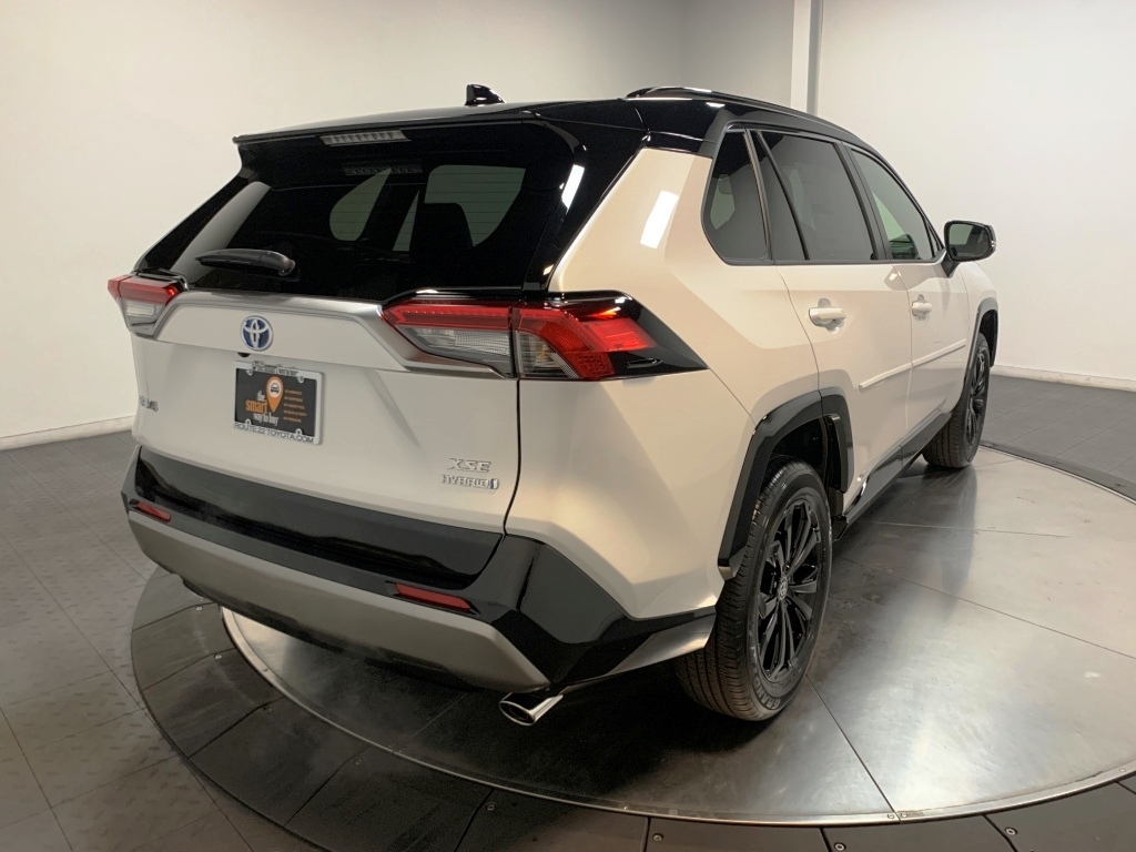 2024 Toyota RAV4 Hybrid XSE 9