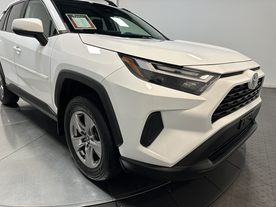 2022 Toyota RAV4 XLE 3