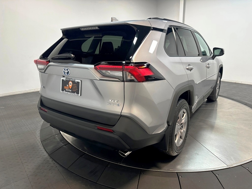 2024 Toyota RAV4 Hybrid XLE 8