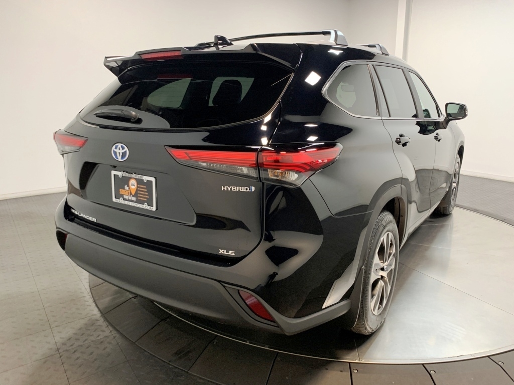 2024 Toyota Highlander Hybrid XLE 8