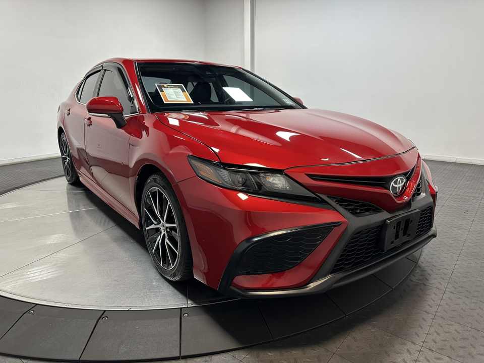 2022 Toyota Camry SE 2