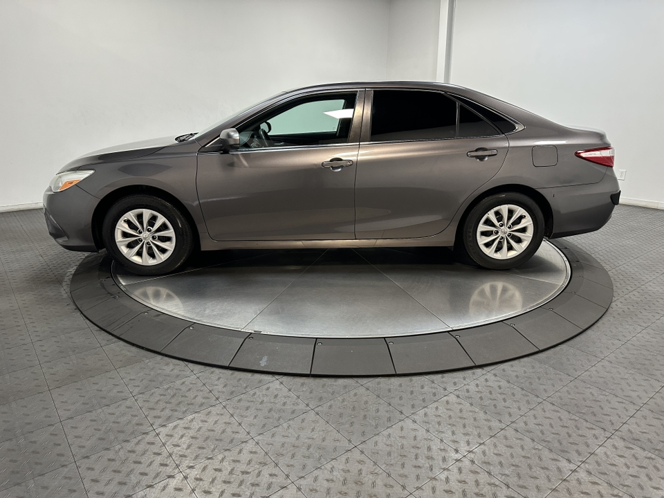 2016 Toyota Camry LE 8