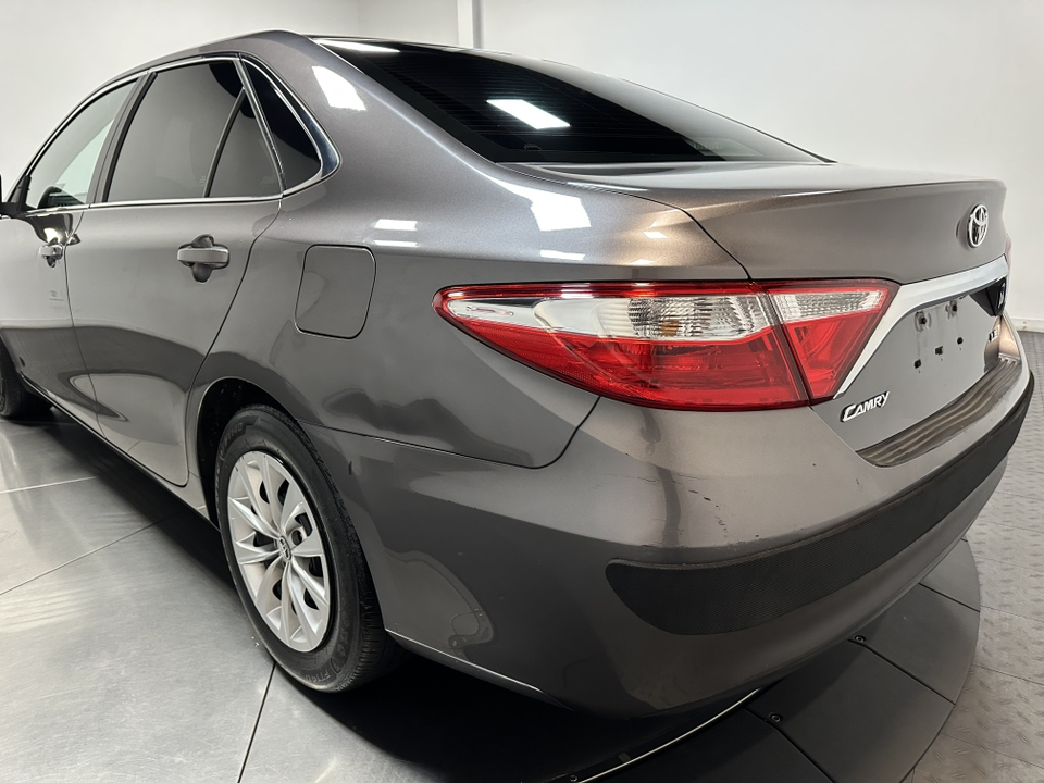 2016 Toyota Camry LE 10