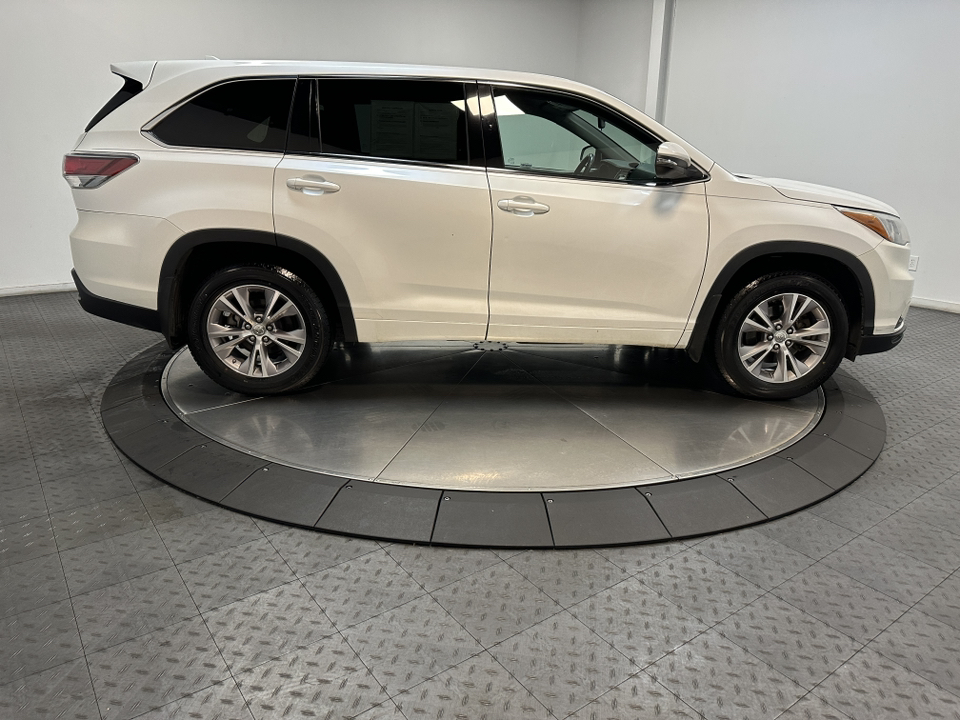 2015 Toyota Highlander LE Plus 9