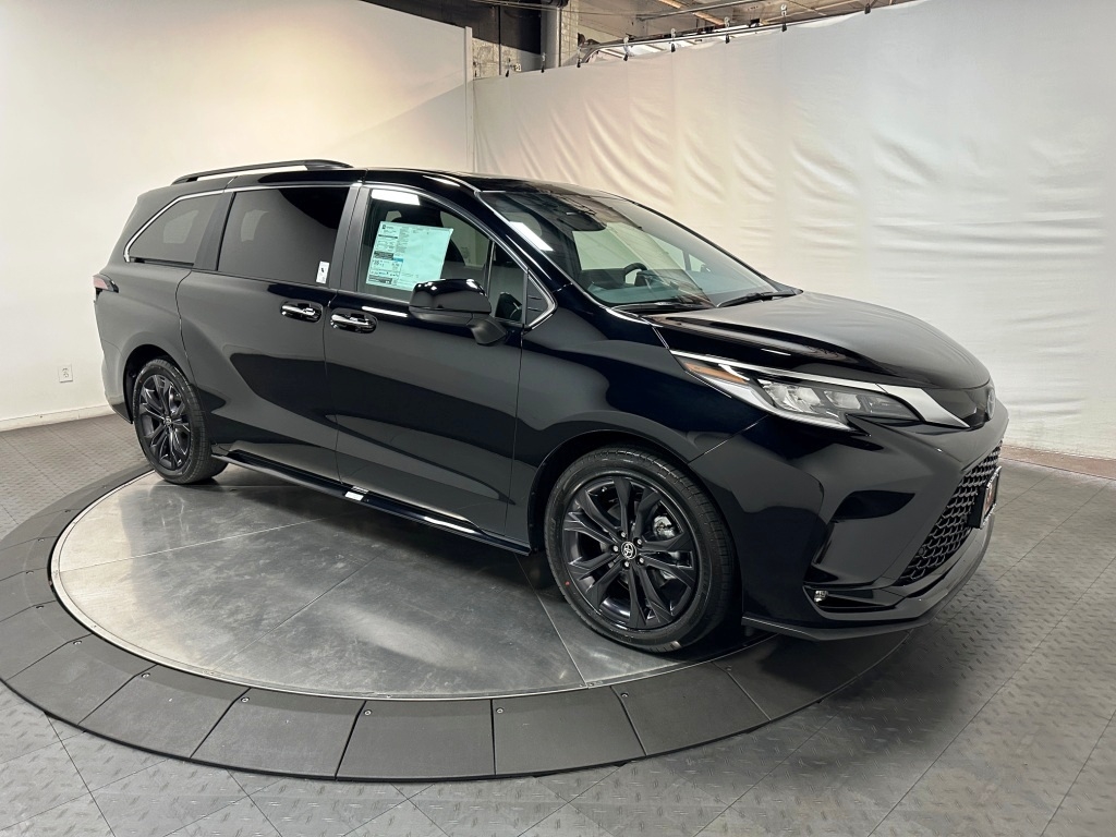 2024 Toyota Sienna XSE 1