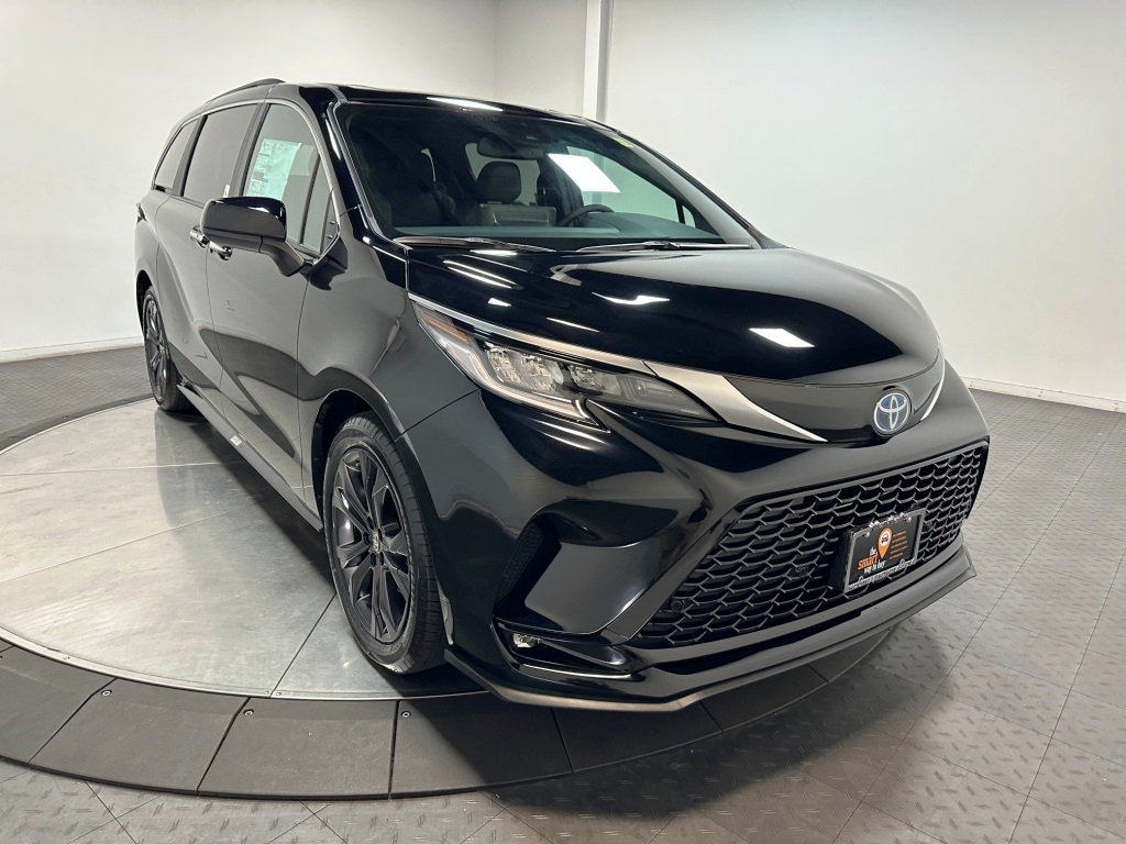 2024 Toyota Sienna XSE 2