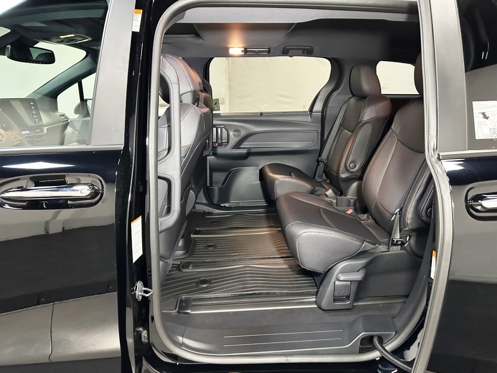 2024 Toyota Sienna XSE 21