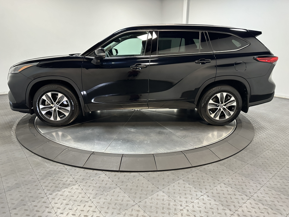 2021 Toyota Highlander XLE 8