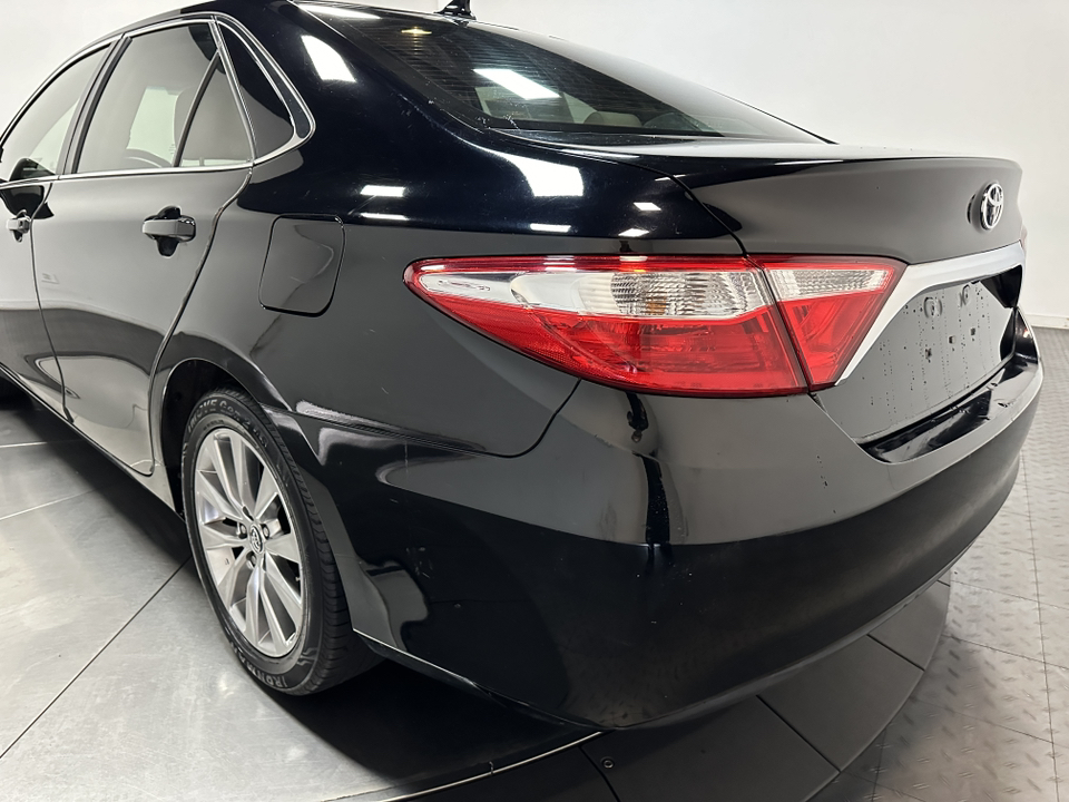 2016 Toyota Camry Hybrid XLE 10