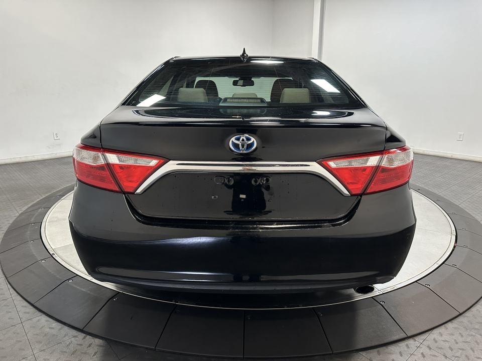 2016 Toyota Camry Hybrid XLE 11