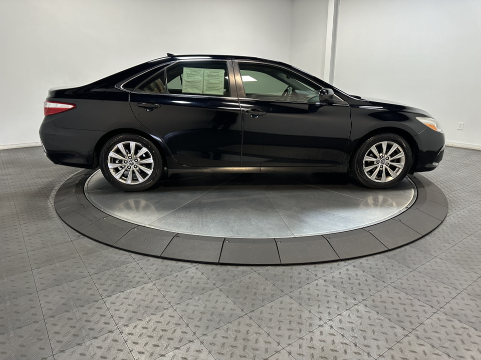 2016 Toyota Camry Hybrid XLE 15